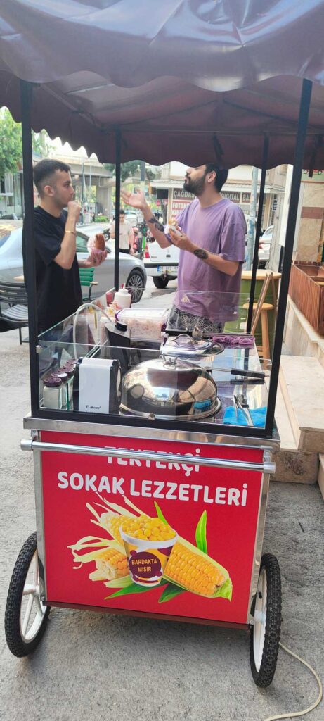 bornova-küçükpark-tektekçi-hotdog-sokak-lezzetleri